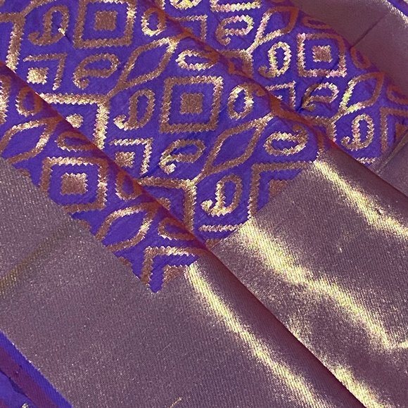 Banarasi silk sari in Purple ( dual toned) - Picture 6 of 10